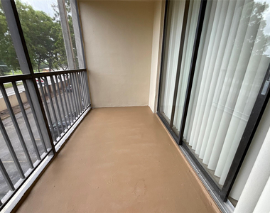 9517 Fontainebleau Boulevard - Photo Thumbnail 5