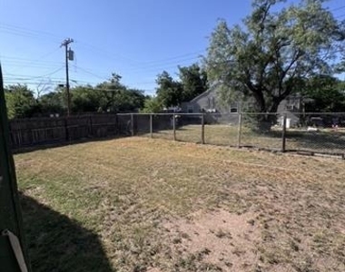 434 Reading Street - Photo Thumbnail 7