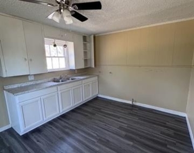434 Reading Street - Photo Thumbnail 5