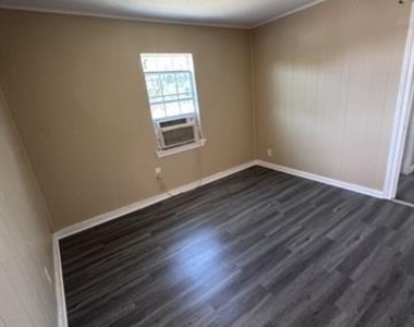 434 Reading Street - Photo Thumbnail 4
