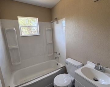 434 Reading Street - Photo Thumbnail 6