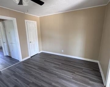 434 Reading Street - Photo Thumbnail 3