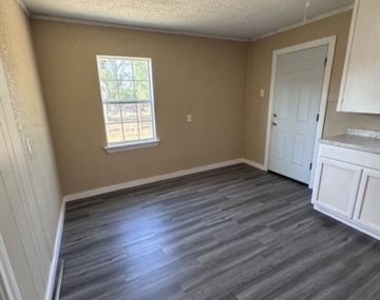 434 Reading Street - Photo Thumbnail 2