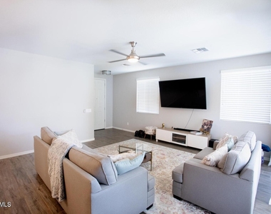 9969 W Robin Lane - Photo Thumbnail 18