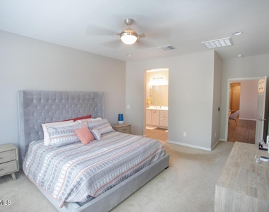 9969 W Robin Lane - Photo Thumbnail 27