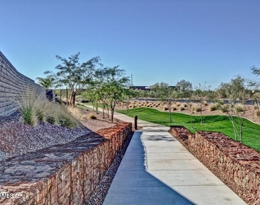 9969 W Robin Lane - Photo Thumbnail 45