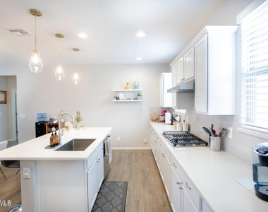 9969 W Robin Lane - Photo Thumbnail 10