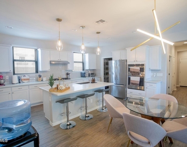 9969 W Robin Lane - Photo Thumbnail 13