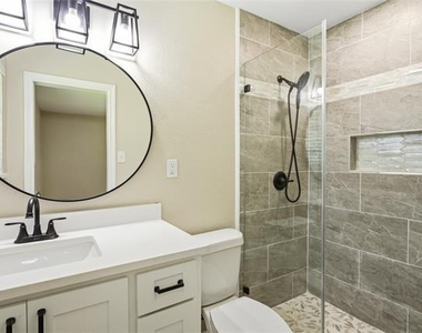 1006 N Grant Drive - Photo Thumbnail 16