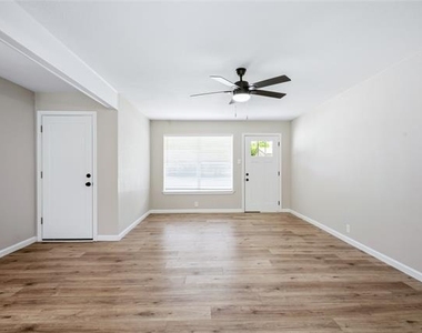 1006 N Grant Drive - Photo Thumbnail 6