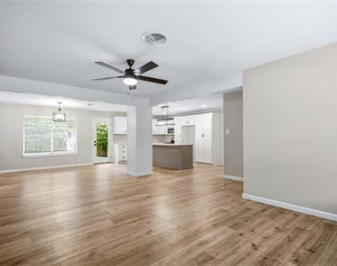 1006 N Grant Drive - Photo Thumbnail 4