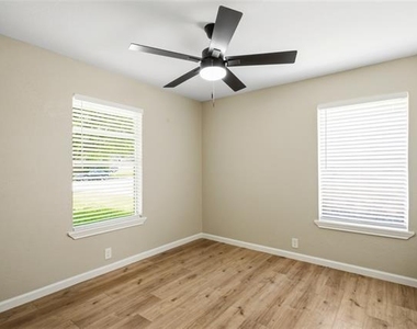 1006 N Grant Drive - Photo Thumbnail 17