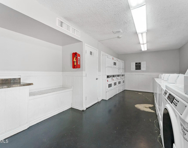 1865 E Broadway Road - Photo Thumbnail 3