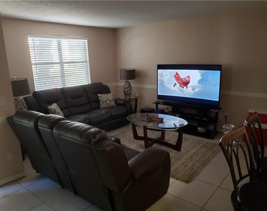 1225 Sw 46th Avenue - Photo Thumbnail 3