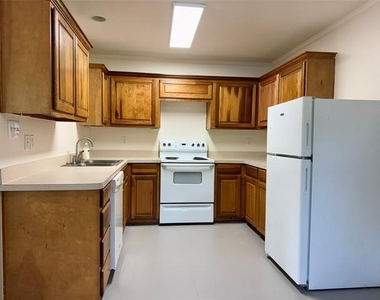222 N N Sixth Street - Photo Thumbnail 5