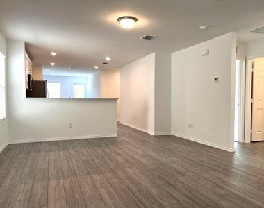 829 Lake Fletcher Road - Photo Thumbnail 18