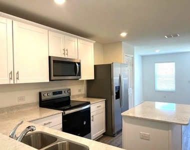 829 Lake Fletcher Road - Photo Thumbnail 4