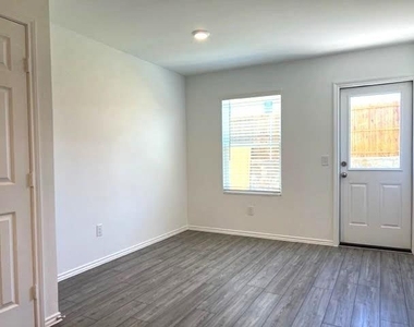 829 Lake Fletcher Road - Photo Thumbnail 15
