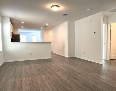829 Lake Fletcher Road - Photo Thumbnail 5