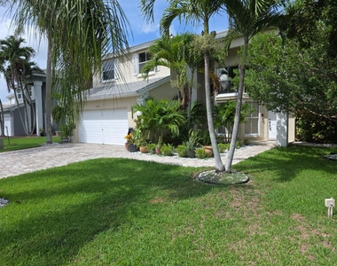 5220 Nw 53rd Avenue - Photo Thumbnail 3