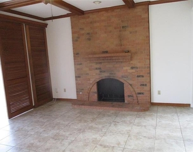 4611 Oak Club Drive - Photo Thumbnail 2