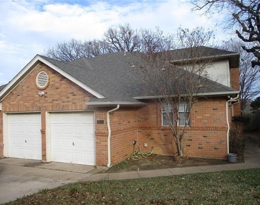 4611 Oak Club Drive - Photo Thumbnail 9