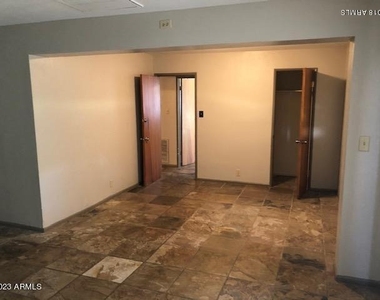 1207 S Roosevelt Street - Photo Thumbnail 2