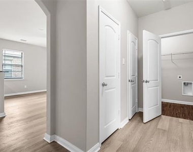 124 Bowen Street - Photo Thumbnail 14