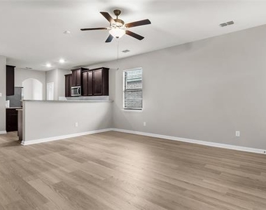 124 Bowen Street - Photo Thumbnail 2