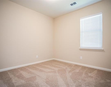 124 Bowen Street - Photo Thumbnail 16