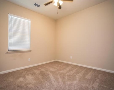 124 Bowen Street - Photo Thumbnail 15
