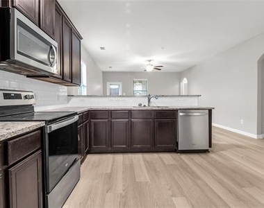 124 Bowen Street - Photo Thumbnail 8