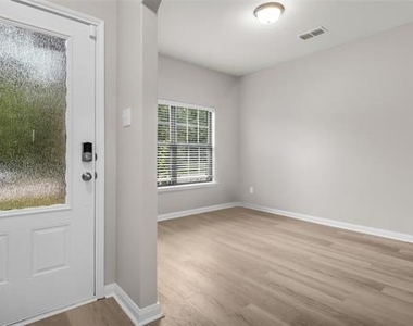 124 Bowen Street - Photo Thumbnail 6