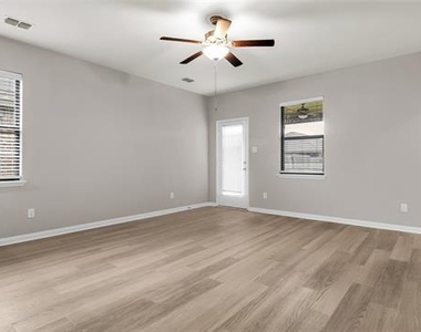 124 Bowen Street - Photo Thumbnail 3