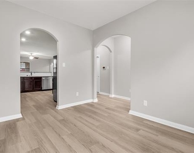 124 Bowen Street - Photo Thumbnail 7