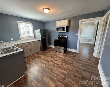 3061 Lee Road - Photo Thumbnail 4