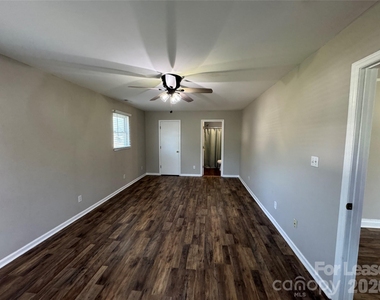 3061 Lee Road - Photo Thumbnail 5
