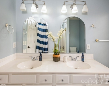 5743 Cambridge Bay Drive - Photo Thumbnail 27