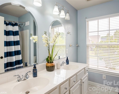 5743 Cambridge Bay Drive - Photo Thumbnail 28