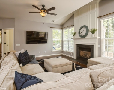 5743 Cambridge Bay Drive - Photo Thumbnail 6