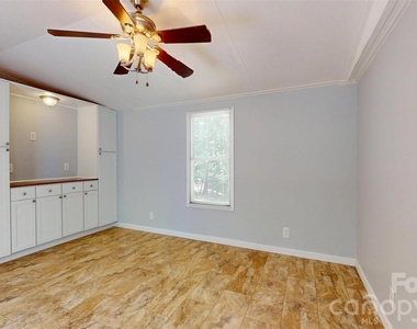 4120 Glenola Drive - Photo Thumbnail 2