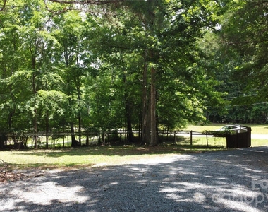 4120 Glenola Drive - Photo Thumbnail 19