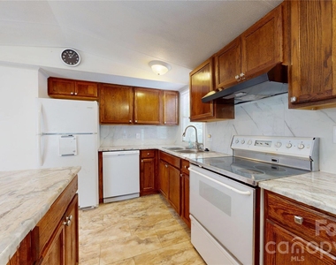 4120 Glenola Drive - Photo Thumbnail 5