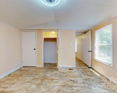 4120 Glenola Drive - Photo Thumbnail 9