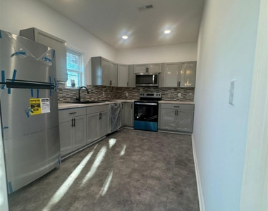 201 S Market Street - Photo Thumbnail 3