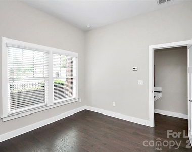1420 W 4th Street - Photo Thumbnail 3
