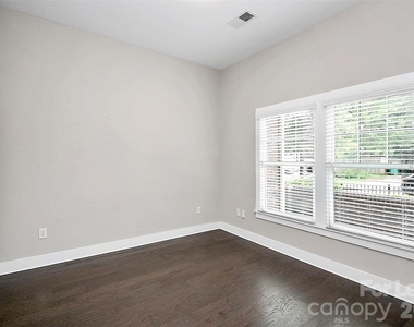 1420 W 4th Street - Photo Thumbnail 4
