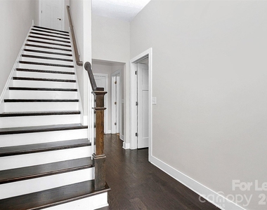 1420 W 4th Street - Photo Thumbnail 2