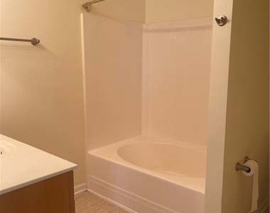 11917 Stratfield Place Circle - Photo Thumbnail 15