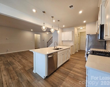3108 Cheyney Park Drive - Photo Thumbnail 2